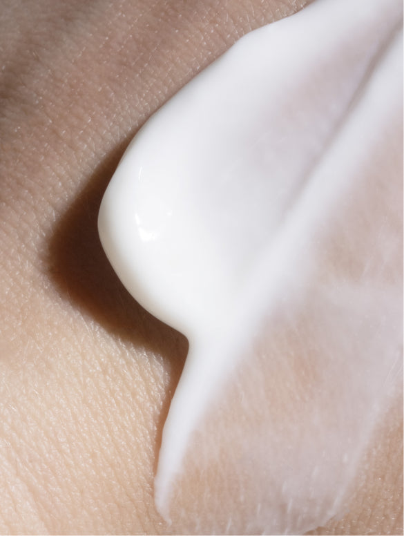 The formula's texture at macro scale, REPAIR HAND CREAM SANDALWOOD