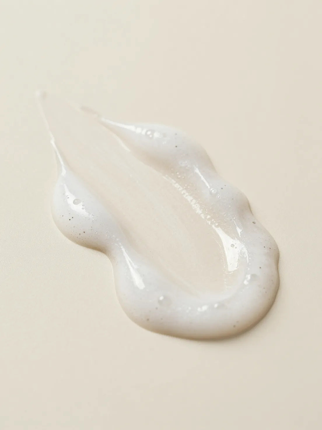 THE ROSE CONDITIONING WASH FOR MEN, the formula photographed at macro scale