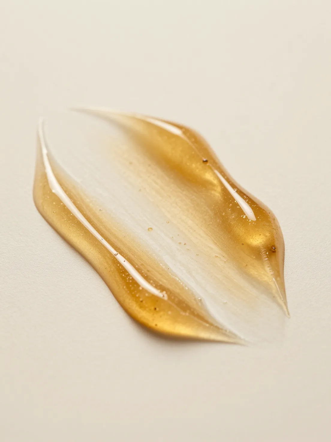 CELLULAR ANTI-AGING GINKGO BOOSTER, the formula photographed at macro scale
