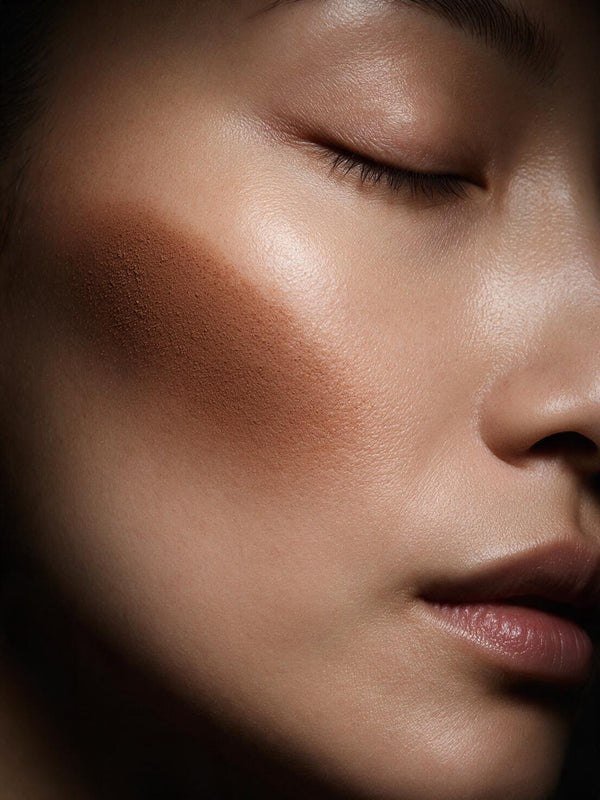 Bronzer Mocha For Everyday Makeup Lovers Silky All Year Warmth And Sculpt in warm mocha brown, swept along the cheekbone