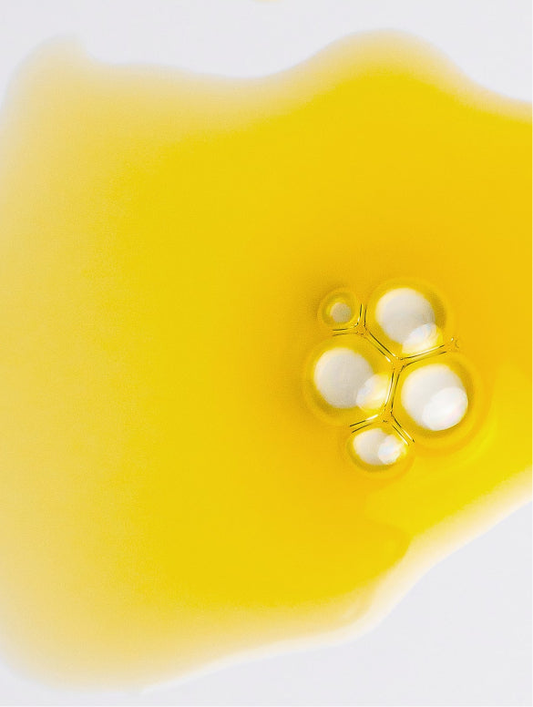 CBD BARRIER FACIAL OIL, the formula photographed at macro scale