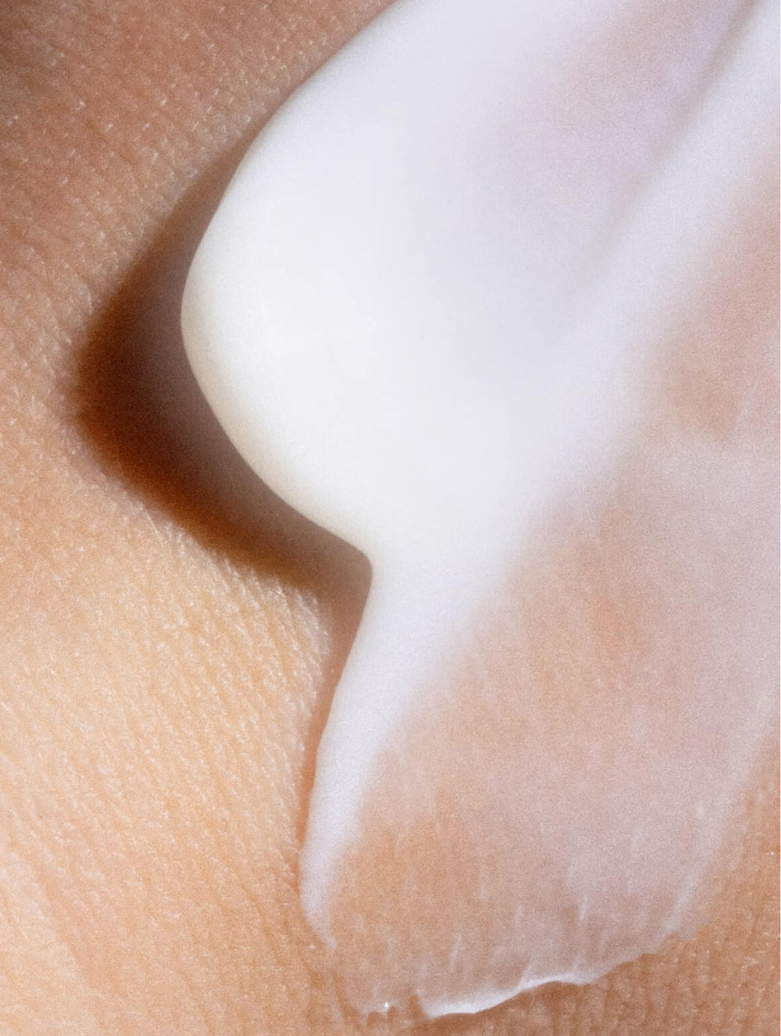 A thick ridge of white cream, HYDRATION DAY CREAM 15 ML