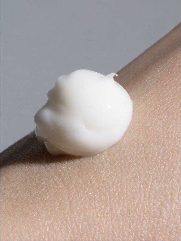 The formula's texture at macro scale, REPAIR HAND CREAM AMBER